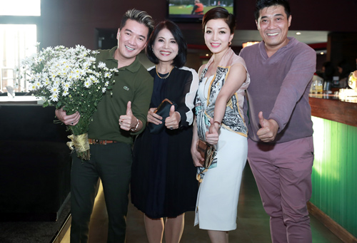 Đàm Vĩnh Hưng mang siêu xe mạ vàng 40 tỷ lên sân khấu